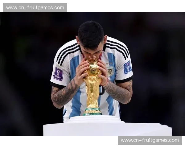 热刺球迷翻出罗梅罗红牌 质问为何福登能逃脱同样命运