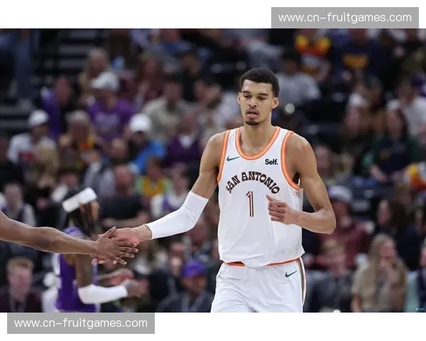 马刺攻防体系围绕文班构建 其成长速度决定球队未来上限 马刺攻防体系围绕文班构建 其成长速度决定球队未来上限